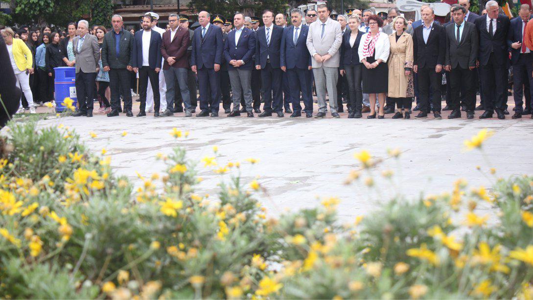 19 Mayıs Atatürk'ü Anma,Gençlik ve Spor Bayramı Çelenk Sunma Töreni 