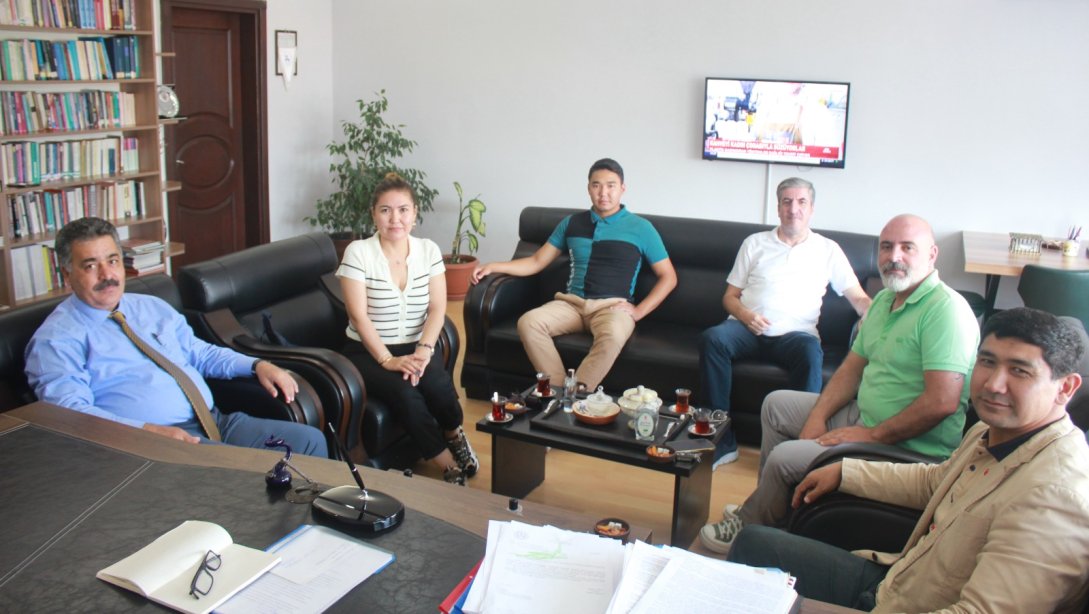 Kırgızistan Milli Eğitim Bakan Yardımcısı Prof. Dr. Sayın Almaz IBRAEV, Müdürümüzü Makamında Ziyaret Etti