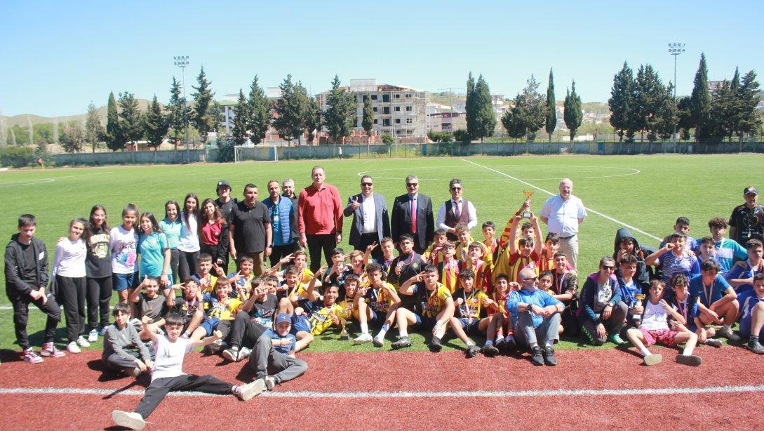 İlçemiz Ortaokullar Arası Yıldızlar Futbol Turnuvası Sonuçlandı