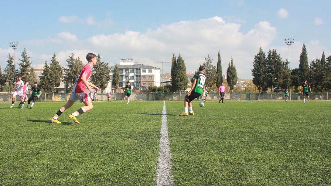 Seferihisar Liseler Arası Futbol Turnuvası Başladı