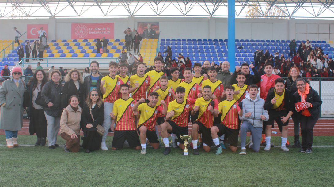 Seferihisar Liseler Arası Futbol Turnuvası Şampiyonu Asil Nadir Anadolu Lisesi