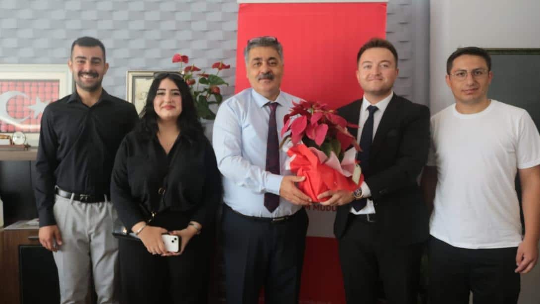 AK Parti Seferihisar Gençlik Kolları Başkan ve Yönetim Kurulu Üyeleri, Müdürümüz Sn. Ahmet Vehbi KOÇ'u Makamında Ziyaret Etti.